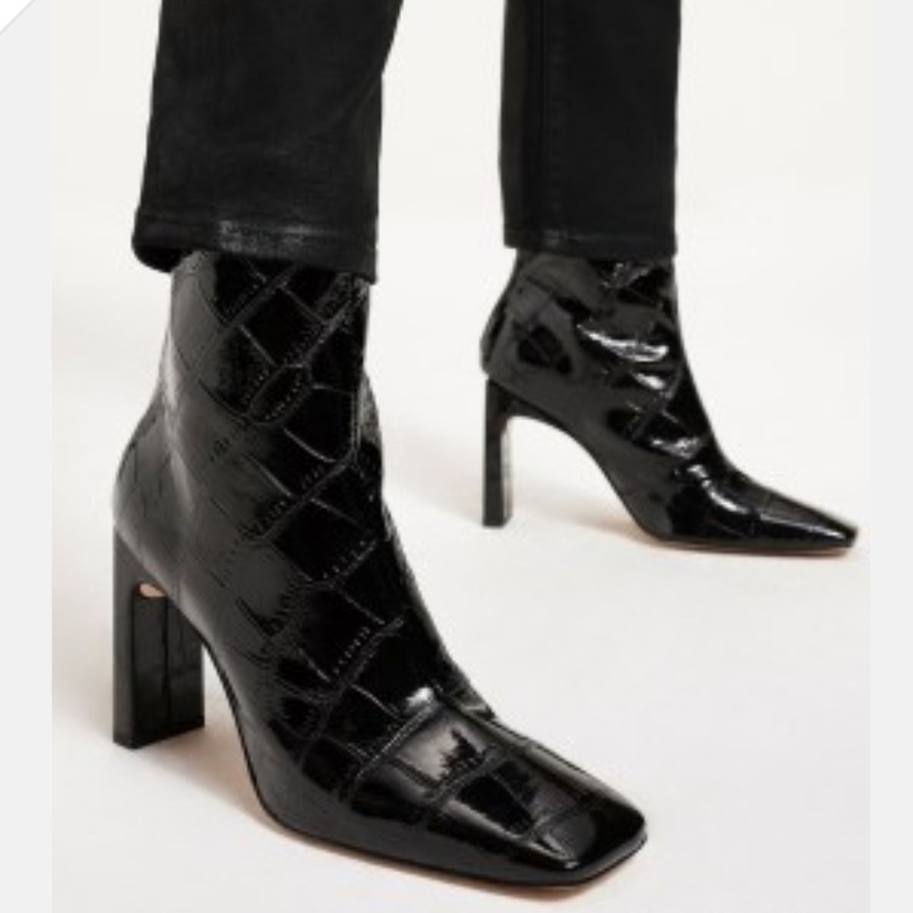 GOOD AMERICAN Square Toe Croc-Embossed Patent Boots - Black